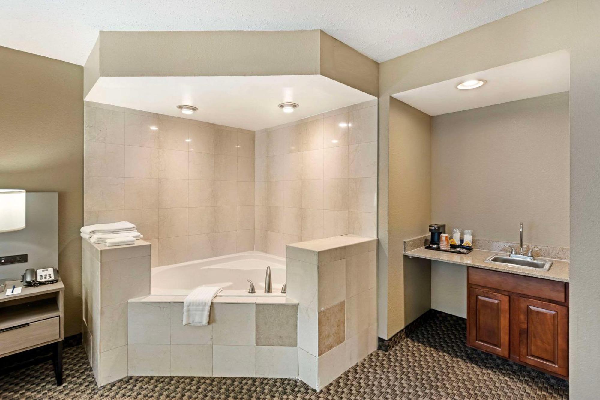 Comfort Inn & Suites Carneys Point Zewnętrze zdjęcie